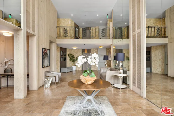 809 S Bundy Drive 205, Los Angeles, California 90049