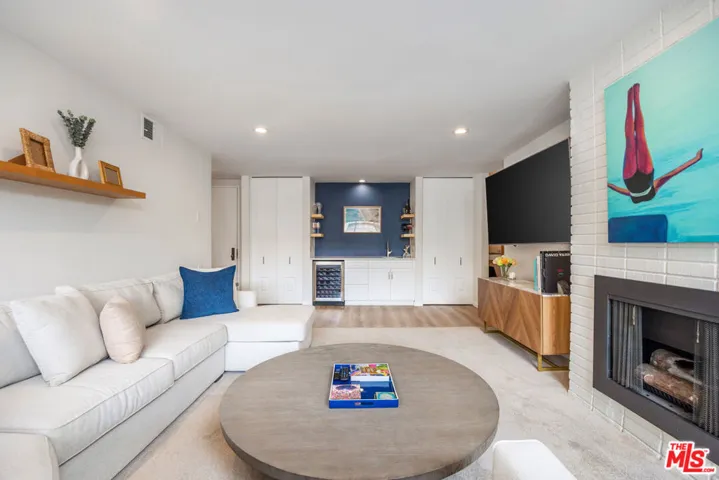 809 S Bundy Drive 205, Los Angeles, California 90049