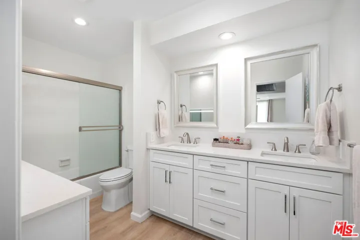 809 S Bundy Drive 205, Los Angeles, California 90049