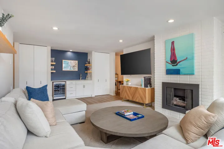 809 S Bundy Drive 205, Los Angeles, California 90049