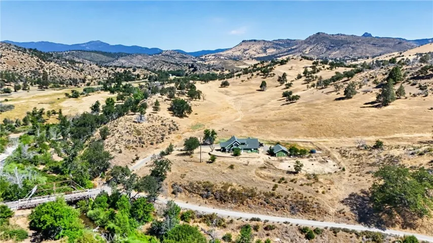405 Old Cottonwood Creek Road, Hornbrook, California 96044