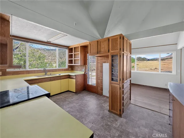 405 Old Cottonwood Creek Road, Hornbrook, California 96044