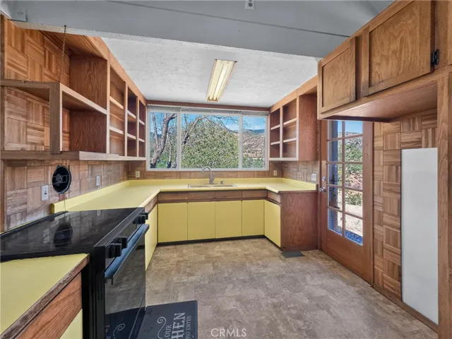 405 Old Cottonwood Creek Road, Hornbrook, California 96044