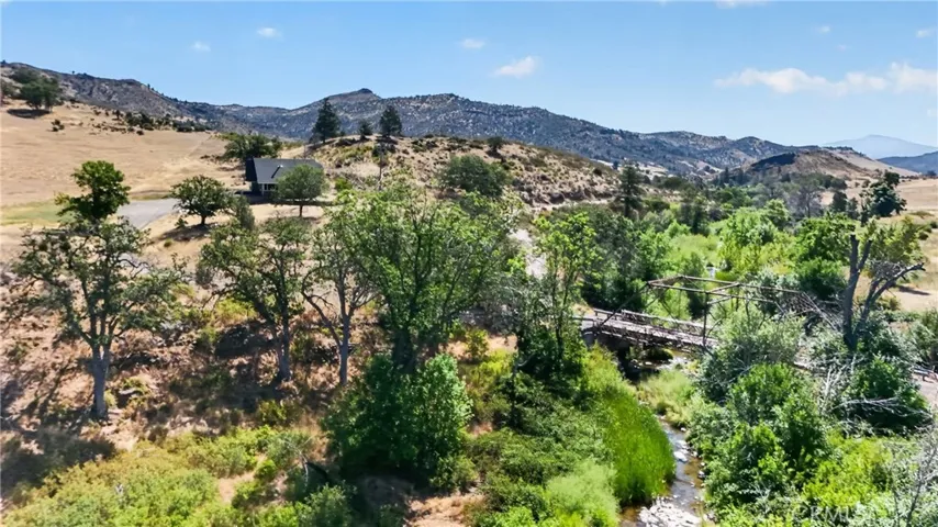 405 Old Cottonwood Creek Road, Hornbrook, California 96044