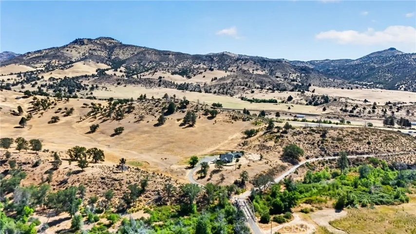 405 Old Cottonwood Creek Road, Hornbrook, California 96044