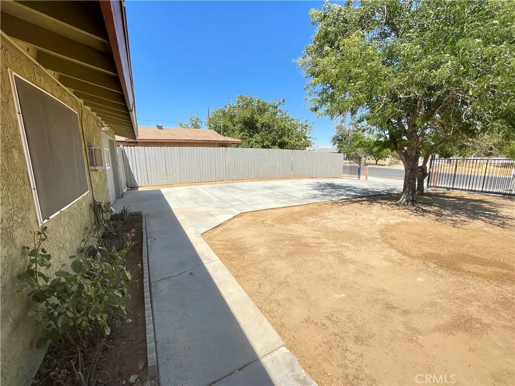 21219 Kenniston, California City, California 93505 — photo 4