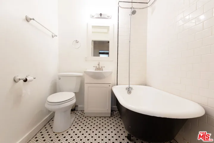 2236 Loma Vista Place 2, Los Angeles, California 90039