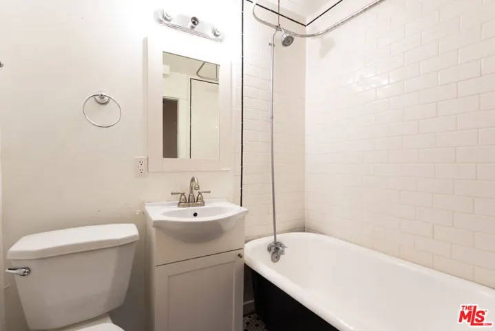 2236 Loma Vista Place 2, Los Angeles, California 90039