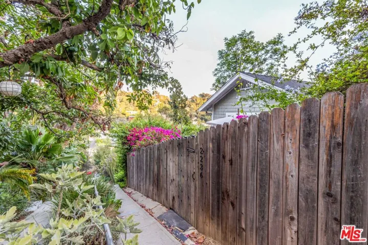 2236 Loma Vista Place 2, Los Angeles, California 90039