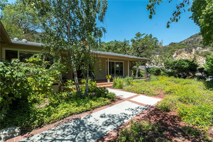 1509 Belleau, Glendale, California 91206