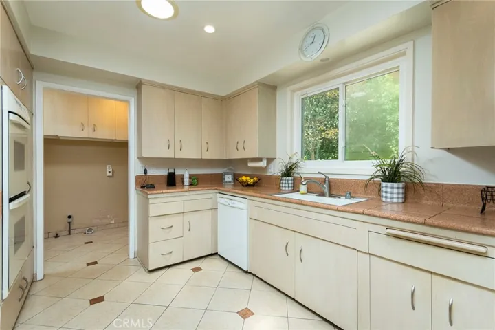 1509 Belleau, Glendale, California 91206