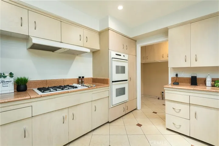 1509 Belleau, Glendale, California 91206