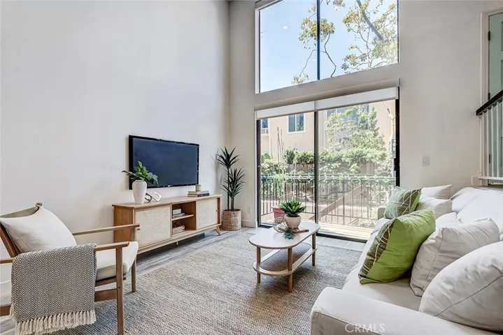 984 Granville, Los Angeles, California 90049