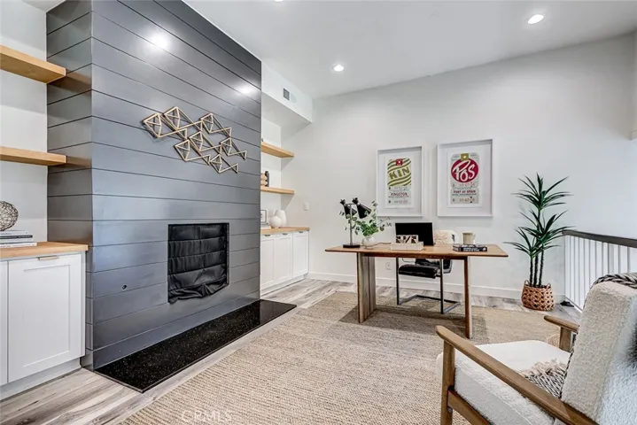 984 Granville, Los Angeles, California 90049