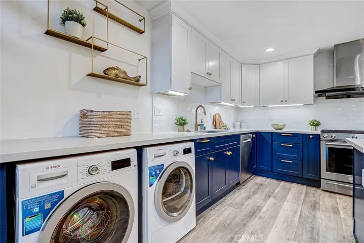 984 Granville, Los Angeles, California 90049