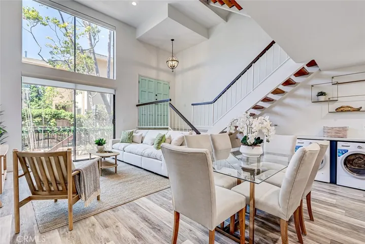 984 Granville, Los Angeles, California 90049