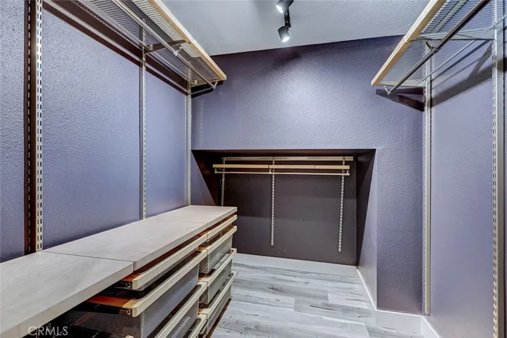 984 Granville, Los Angeles, California 90049