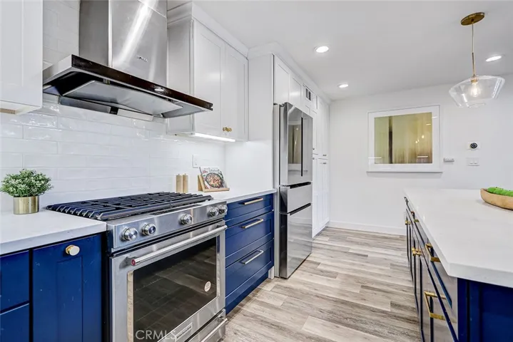 984 Granville, Los Angeles, California 90049