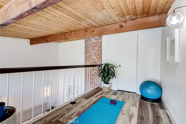 984 Granville, Los Angeles, California 90049