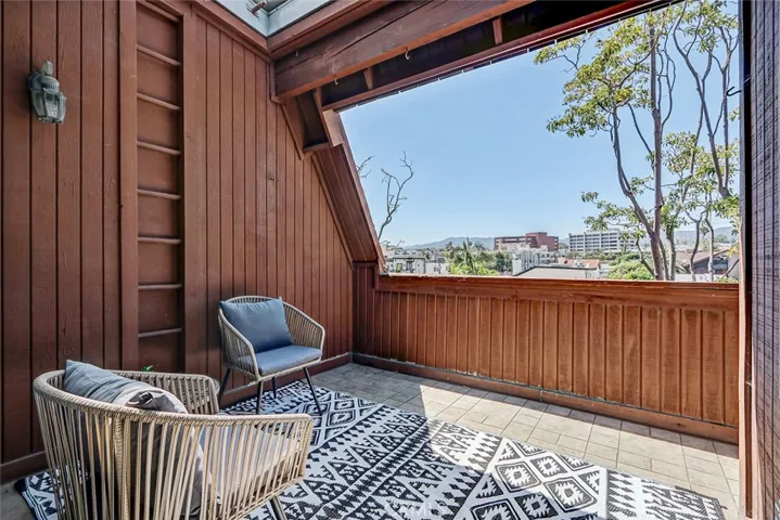 984 Granville, Los Angeles, California 90049