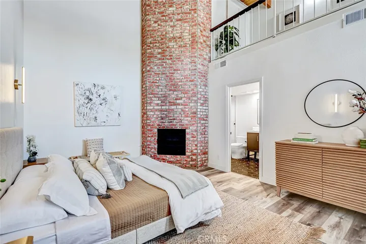 984 Granville, Los Angeles, California 90049