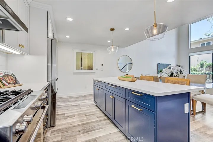 984 Granville, Los Angeles, California 90049