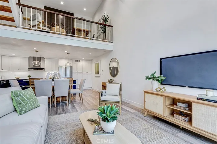 984 Granville, Los Angeles, California 90049