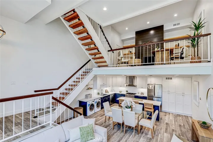 984 Granville, Los Angeles, California 90049