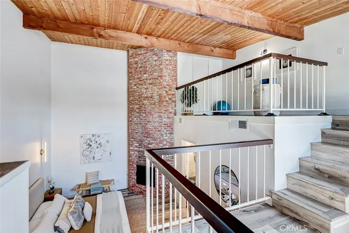 984 Granville, Los Angeles, California 90049