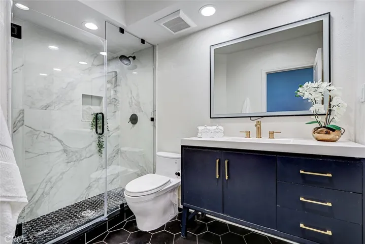 984 Granville, Los Angeles, California 90049