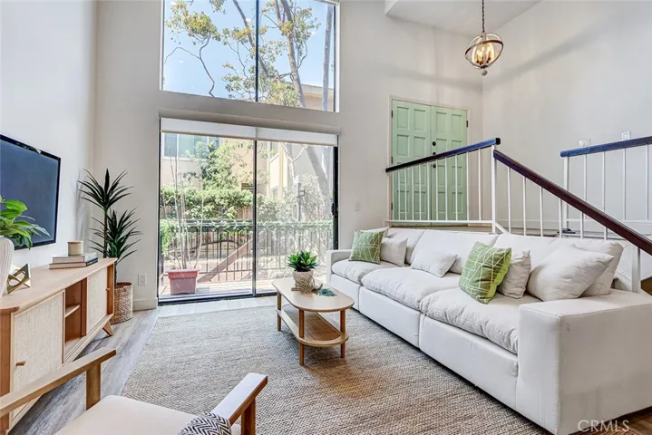 984 Granville, Los Angeles, California 90049