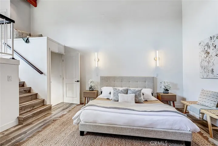984 Granville, Los Angeles, California 90049