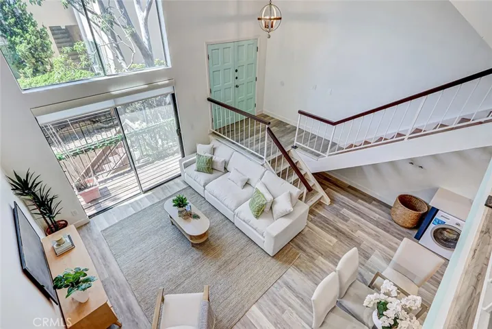 984 Granville, Los Angeles, California 90049
