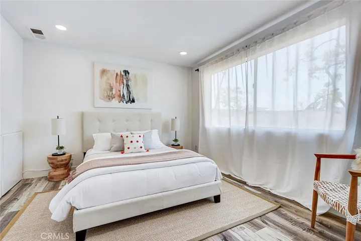984 Granville, Los Angeles, California 90049