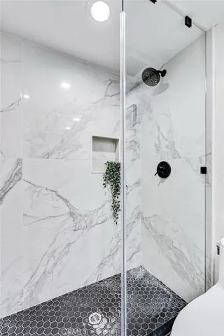 984 Granville, Los Angeles, California 90049