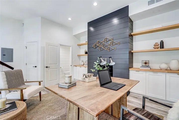 984 Granville, Los Angeles, California 90049