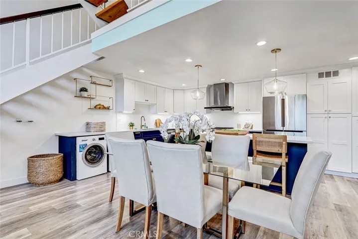 984 Granville, Los Angeles, California 90049