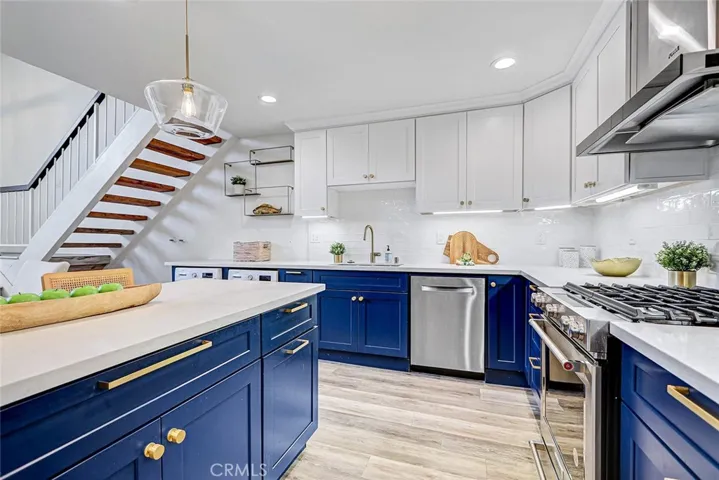 984 Granville, Los Angeles, California 90049