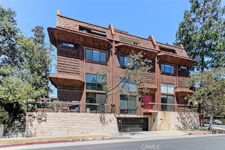 984 Granville, Los Angeles, California 90049