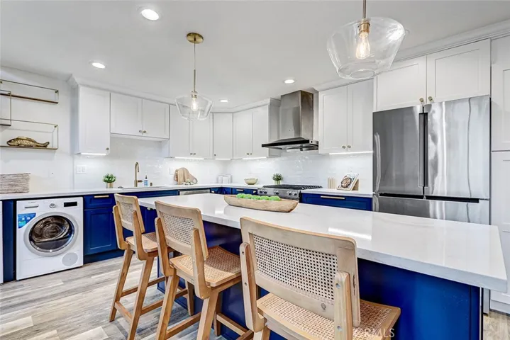 984 Granville, Los Angeles, California 90049