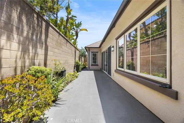 61 Bloomington, Irvine, California 92620