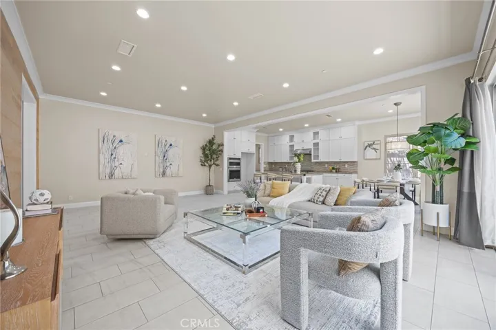 61 Bloomington, Irvine, California 92620