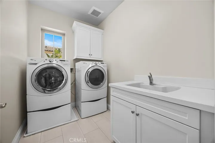 61 Bloomington, Irvine, California 92620