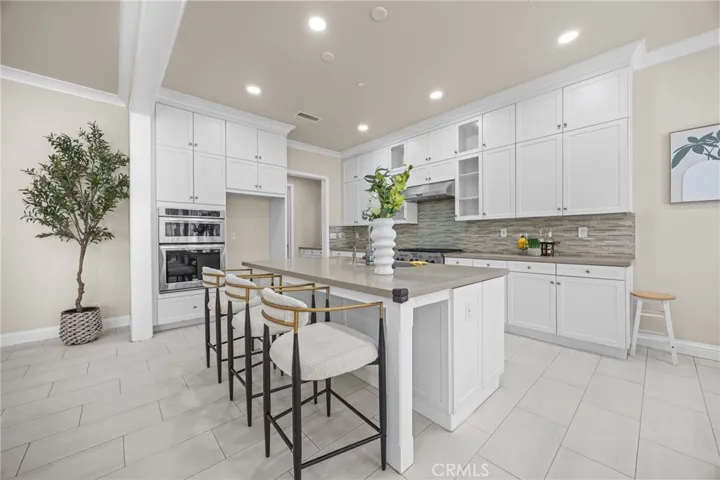 61 Bloomington, Irvine, California 92620