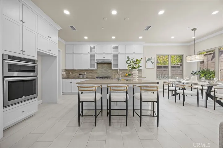61 Bloomington, Irvine, California 92620