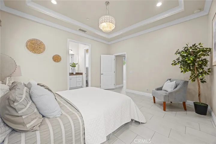 61 Bloomington, Irvine, California 92620