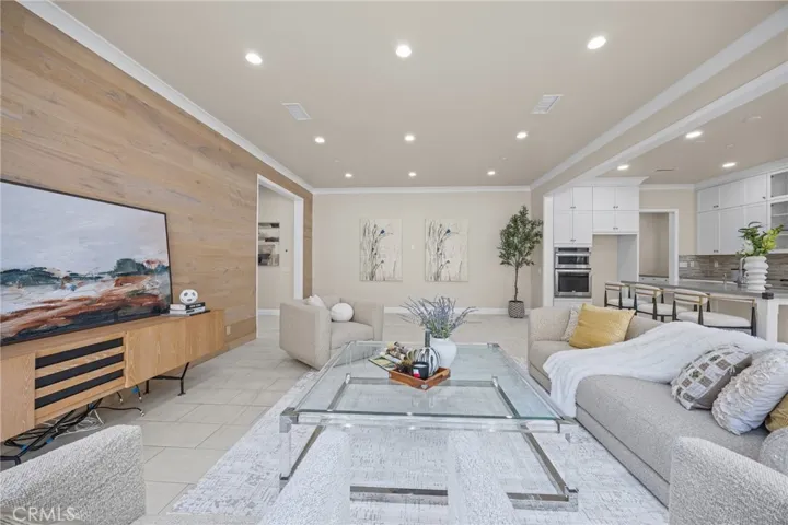 61 Bloomington, Irvine, California 92620
