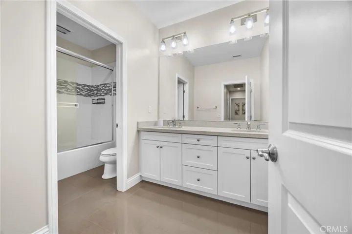 61 Bloomington, Irvine, California 92620