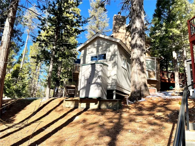 521 Grass Valley Road, Lake Arrowhead, California 92352