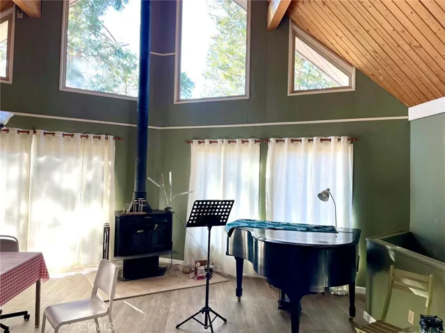 521 Grass Valley Road, Lake Arrowhead, California 92352